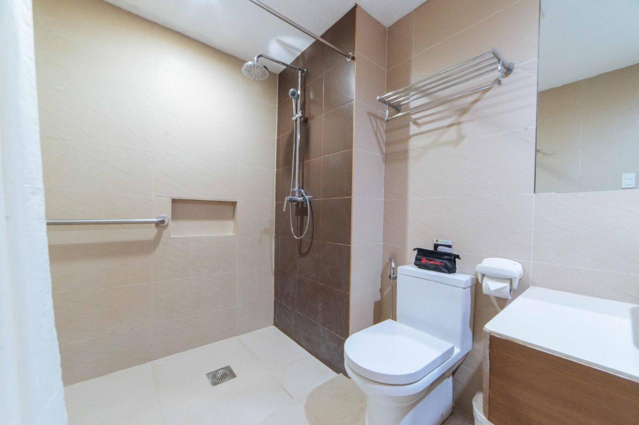 Reddoorz Premium @ The Ritz Garden Oases Hotel Davao Bilik gambar