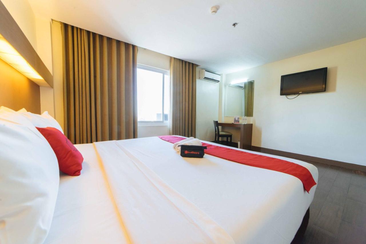 Reddoorz Premium @ The Ritz Garden Oases Hotel Davao Luaran gambar
