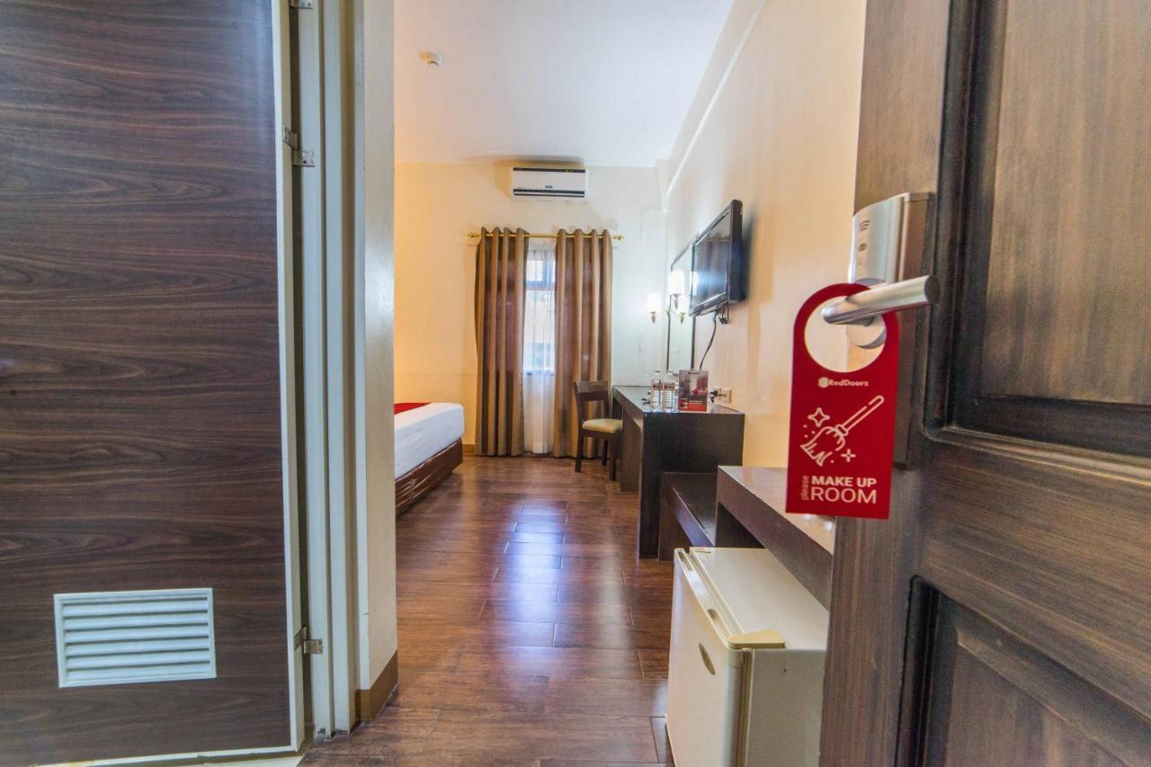 Reddoorz Premium @ The Ritz Garden Oases Hotel Davao Luaran gambar